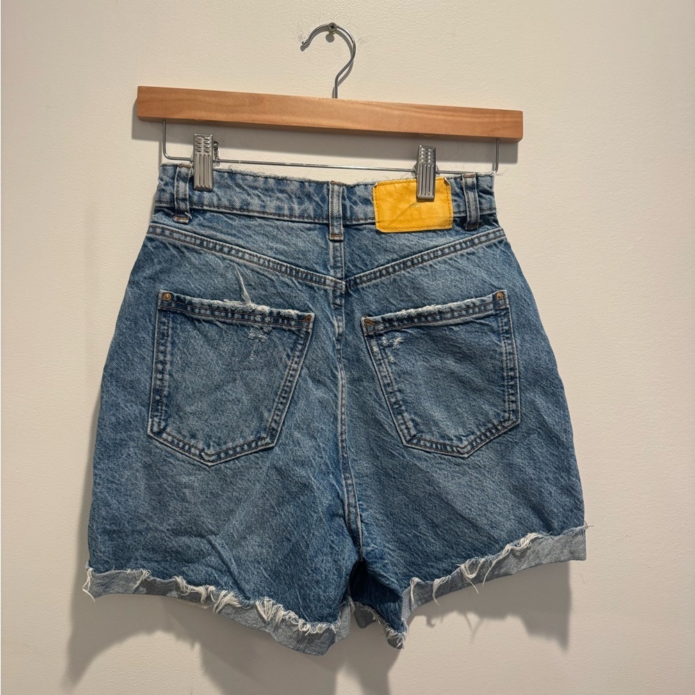 Zara High-Waist Distressed Denim Shorts 2 - Picture 4 of 4